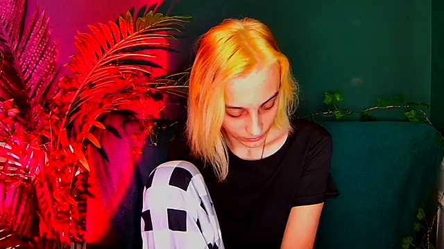 MiilaGlow's cam snapshot