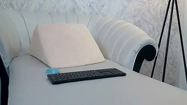 aura_sanders1's cam snapshot