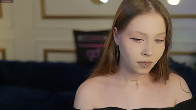 Esmie_Smile's cam snapshot