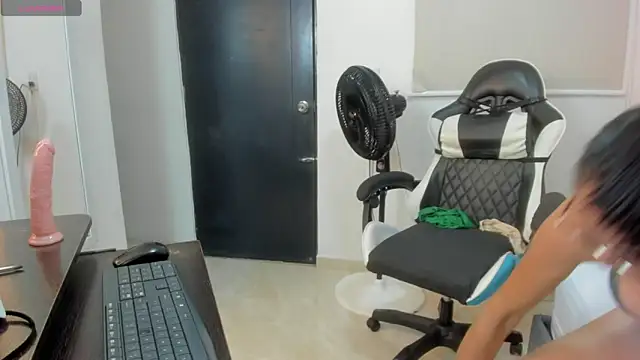 yulitza1025's cam snapshot