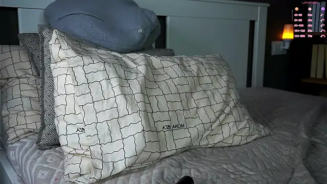 LynHillaire's cam snapshot