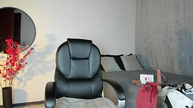 SaraMilf_69's cam snapshot