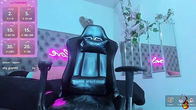 Naomii_Viper's cam snapshot