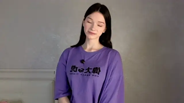 YvonneShames live sex cam