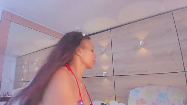 martina_touss's cam snapshot