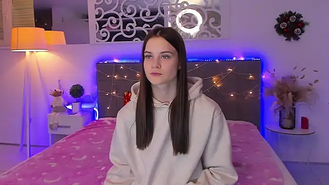 LuisaClover's cam snapshot