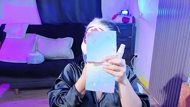 Cuttiealice's cam snapshot