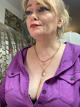 Sweet-blonde's cam snapshot