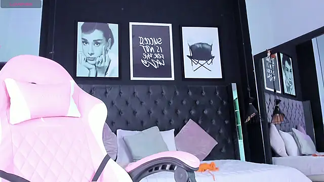 kitty_collins_'s cam snapshot