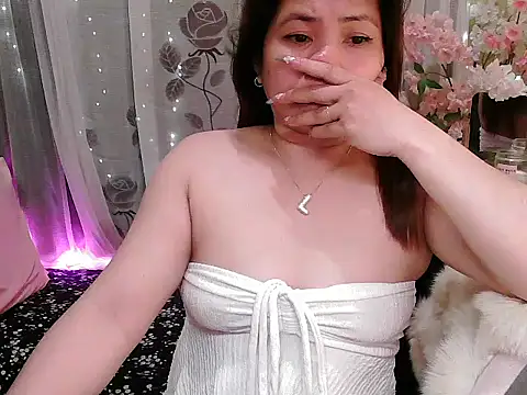 OhmyPinay's cam snapshot