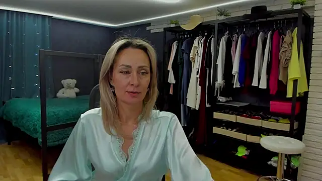 Julia_Cherry_'s cam snapshot