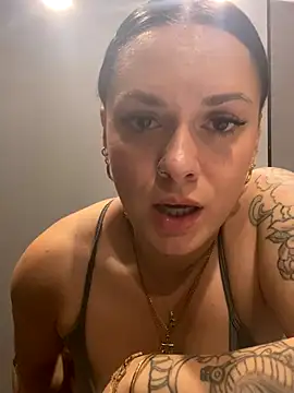 Luccreccia_ live sex cam