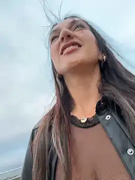 Ninabigtitied's cam snapshot