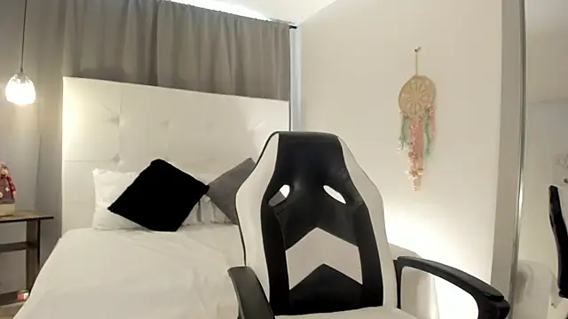 Emi_Rosee's cam snapshot