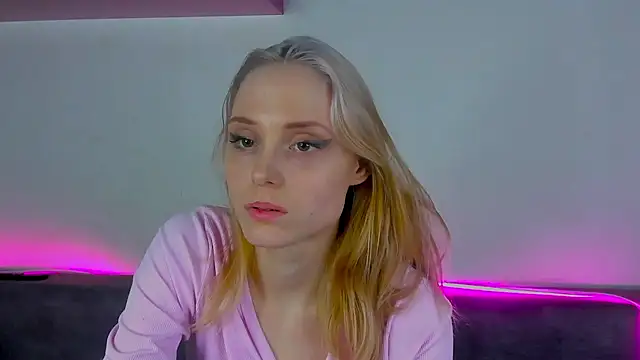 Gina_Gina_love's cam snapshot