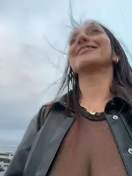 Ninabigtitied's cam snapshot