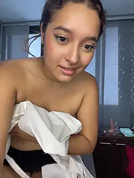 Emily_Jonness_'s cam snapshot