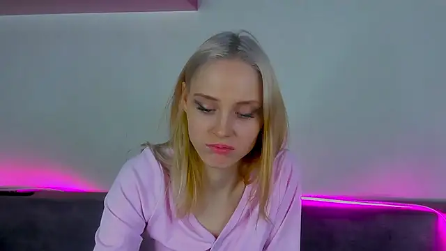 Gina_Gina_love's cam snapshot