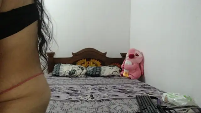 zaira_fire_'s cam snapshot