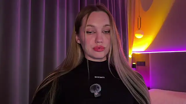 chillroom_'s cam snapshot