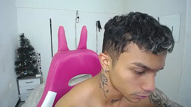 Leonard_Price live sex cam