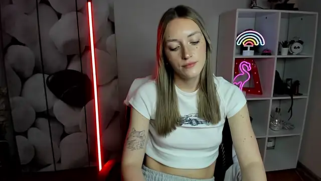 EvelynBlond's cam snapshot