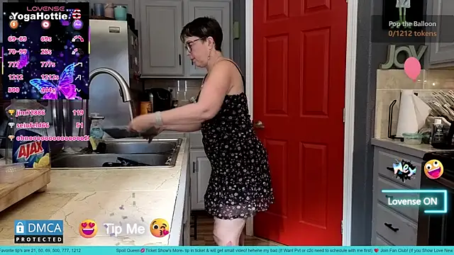 YogaHottie76's cam snapshot