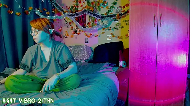 TrickyKitsune live sex cam