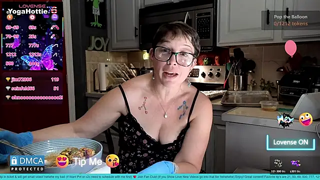 YogaHottie76's cam snapshot