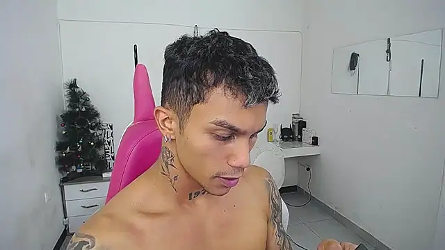 Leonard_Price live sex cam