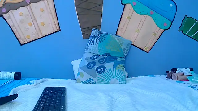 skinnykalitzo18's cam snapshot