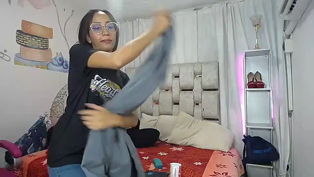 EMMA_SWEETT1's cam snapshot