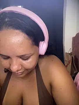 Bigostosa live sex cam