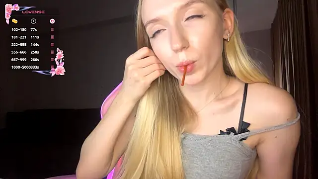 LaceDream's cam snapshot