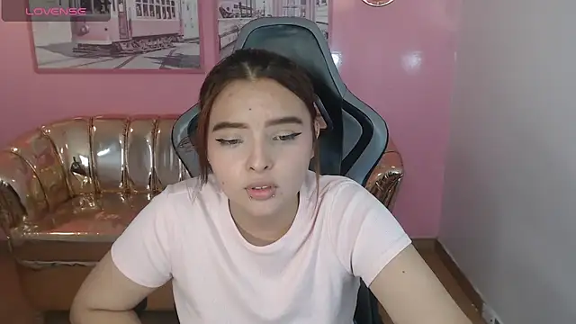 mia_foster_t's cam snapshot