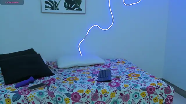 TinyCurlQueen's cam snapshot