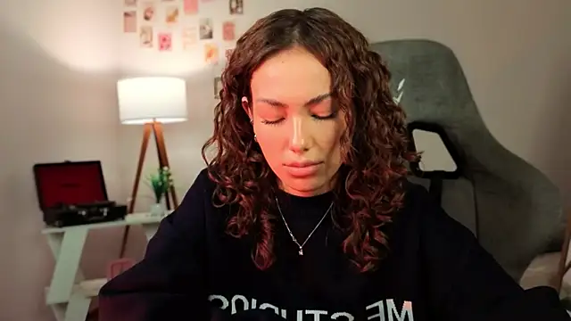 branchwithflowerss's cam snapshot