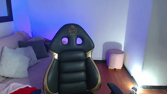 _Charlotte_Collins_'s cam snapshot