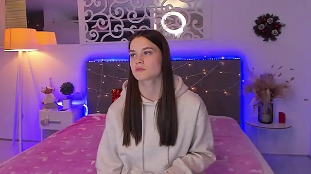 LuisaClover's cam snapshot