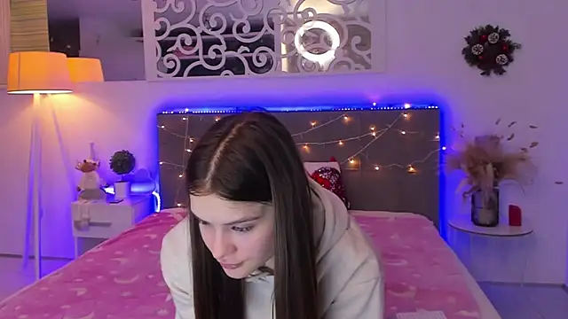 LuisaClover's cam snapshot