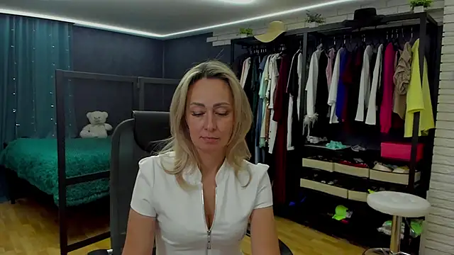 Julia_Cherry_'s cam snapshot