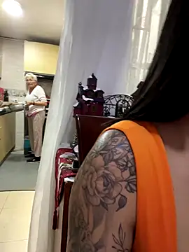 charlotte_stevenss_'s cam snapshot