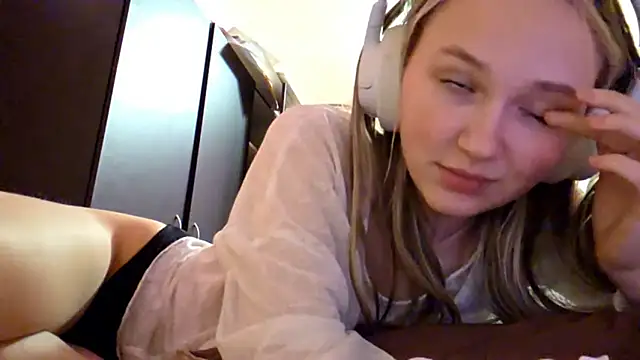 KarinRobertson's cam snapshot