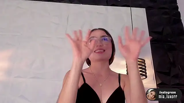 Mia_Luxor's cam snapshot