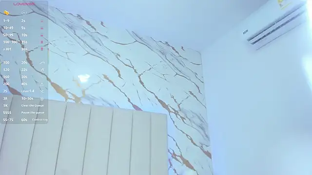 _Emma_whiitee_'s cam snapshot