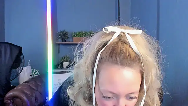 JessicaFoxie's cam snapshot