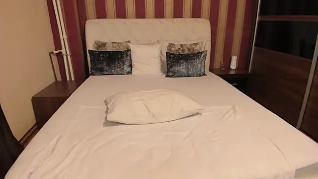 MadameCrowford's cam snapshot