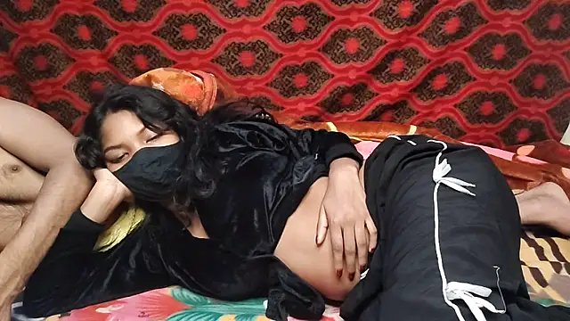 Real18sis_sex_sis's cam snapshot