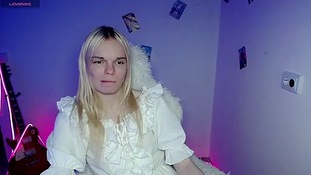 Emily_Nyaffee live sex cam