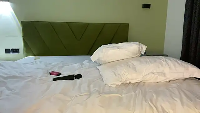 loolashow's cam snapshot